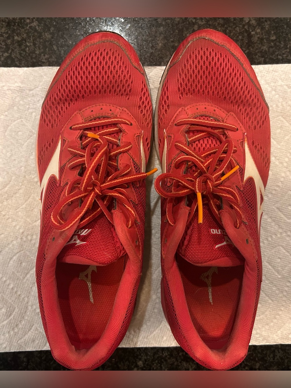 Great condition used Mizuno Wave Rider 20 running shoes- women 11
